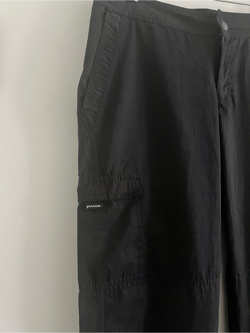 Prana Women’s Black Cargo Hiking Travel Pants Size Medium - Picture 2 of 4